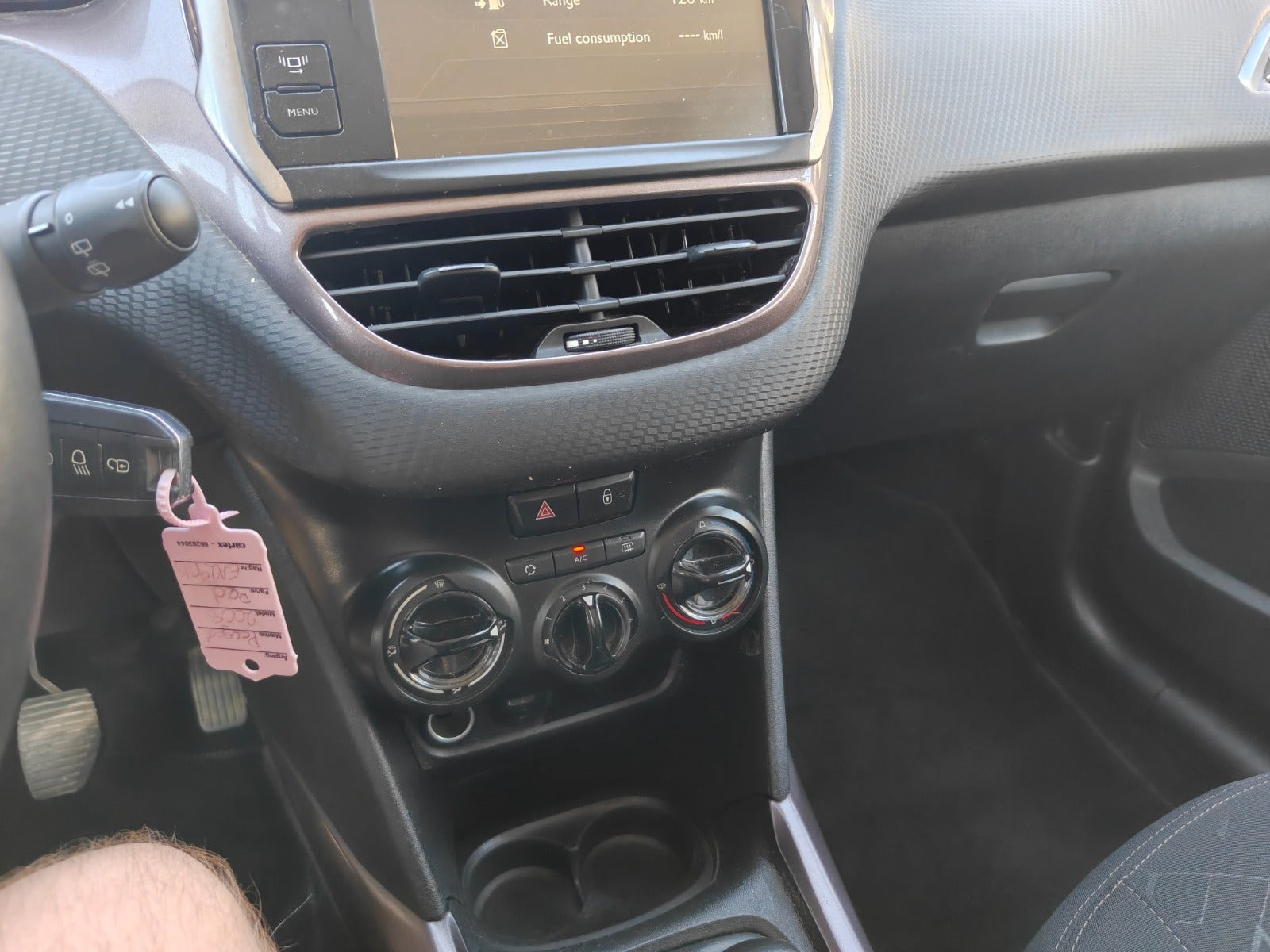Gul Peugeot 2008 fra 2014