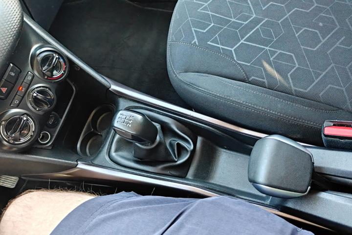 Gul Peugeot 2008 fra 2014