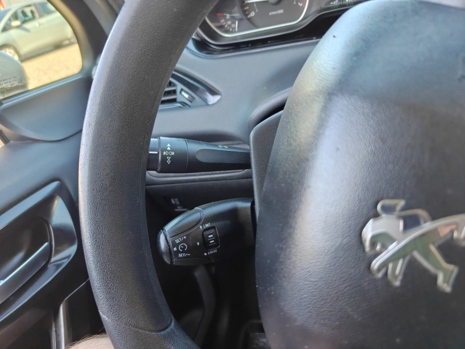 undefined Peugeot 208 fra 2019