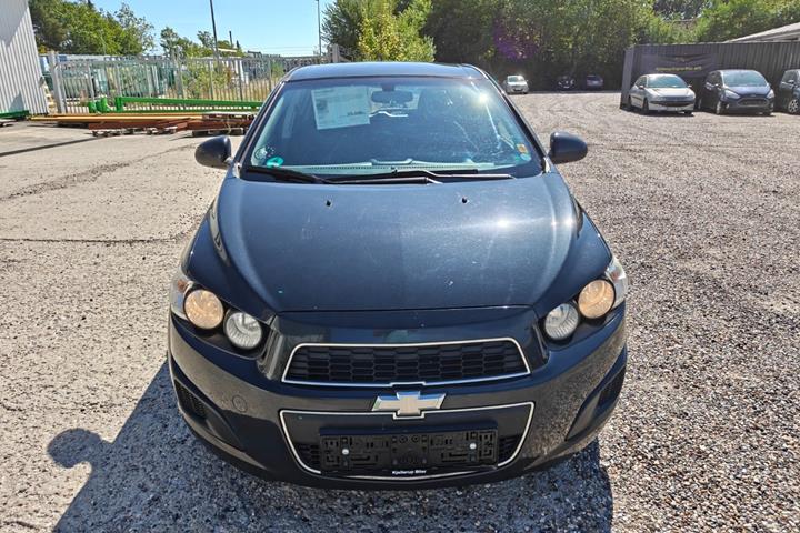 Gul Chevrolet Aveo fra 2013