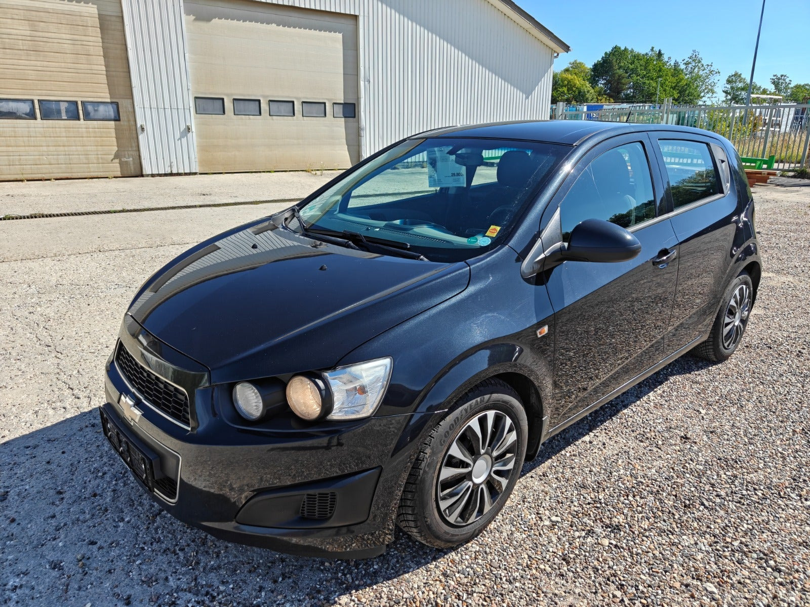 Gul Chevrolet Aveo fra 2013