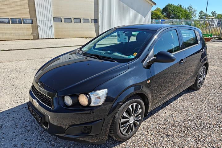 Gul Chevrolet Aveo fra 2013