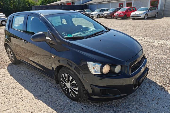 Gul Chevrolet Aveo fra 2013