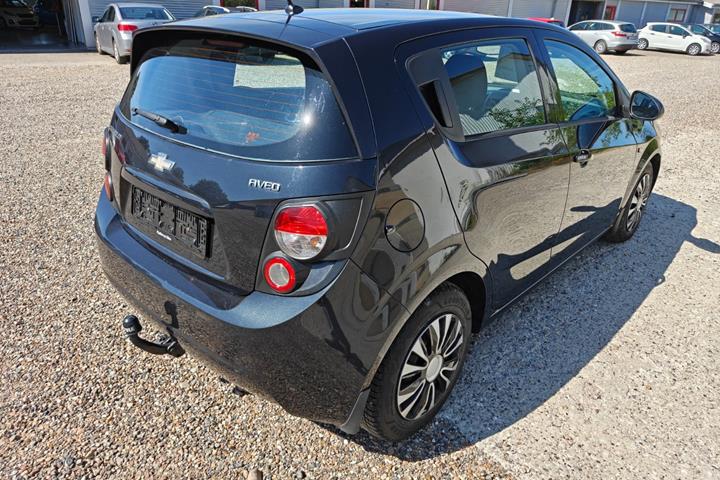 Gul Chevrolet Aveo fra 2013
