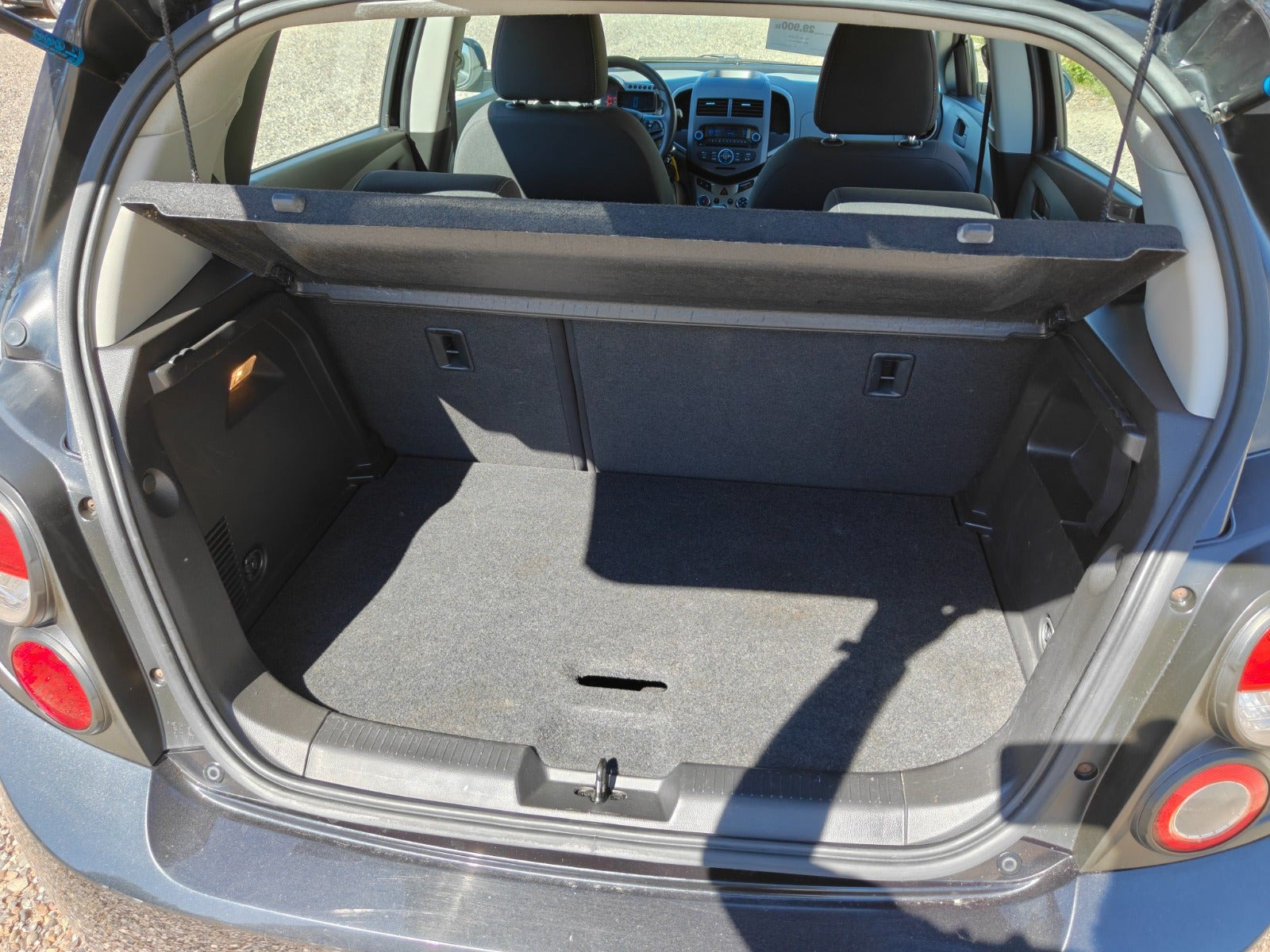 Gul Chevrolet Aveo fra 2013