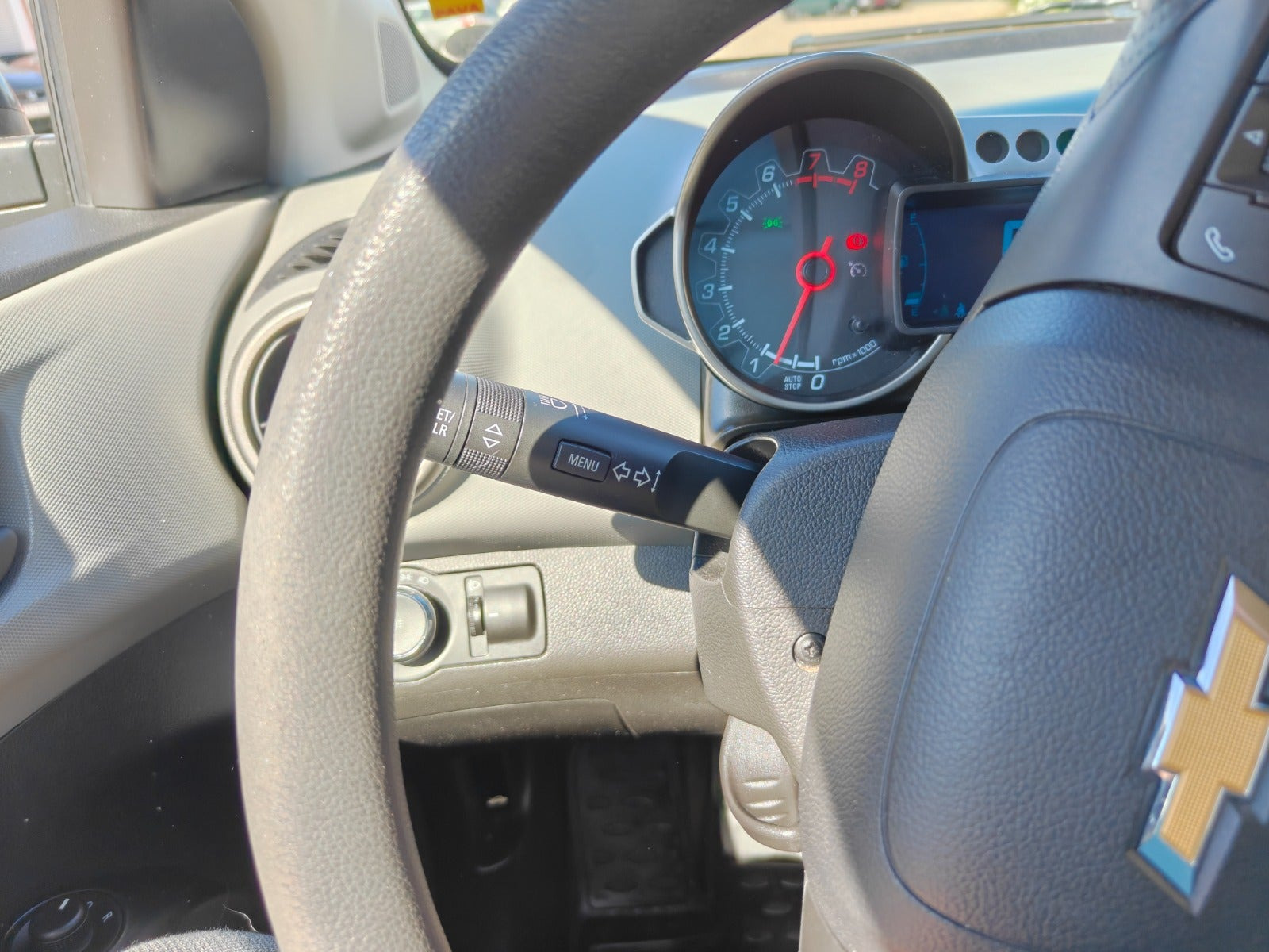 Gul Chevrolet Aveo fra 2013