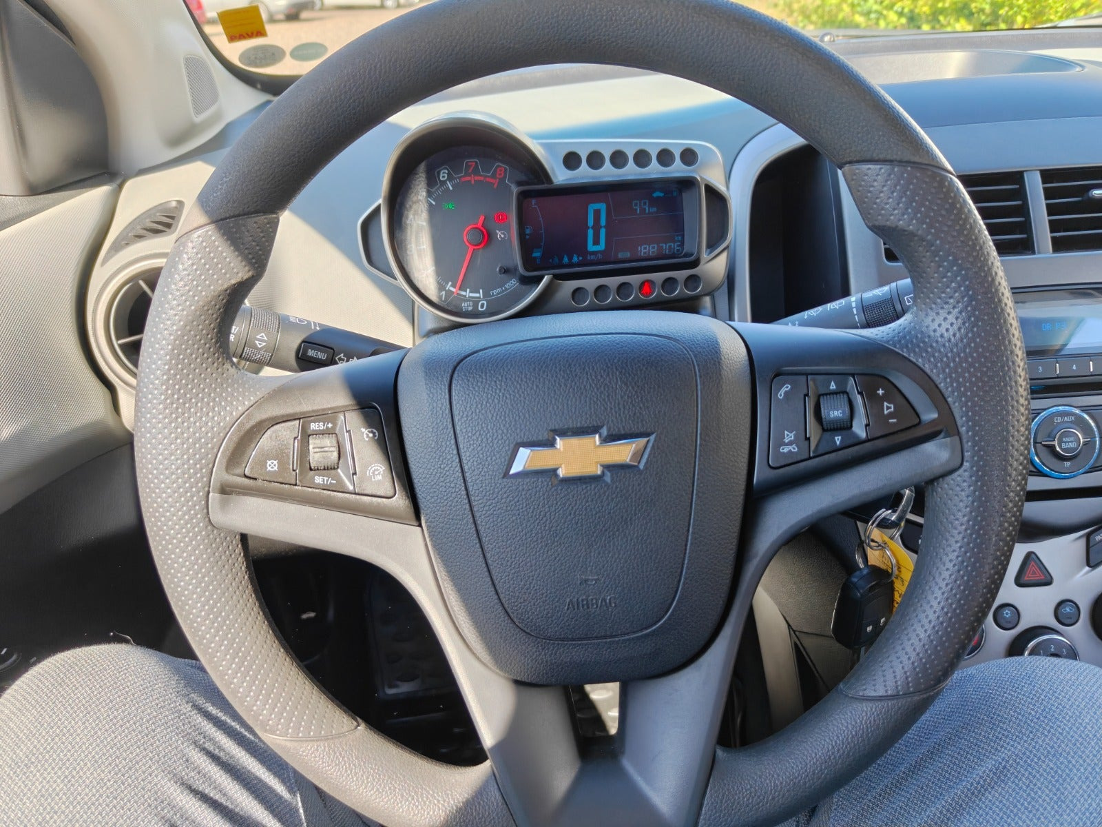 Gul Chevrolet Aveo fra 2013