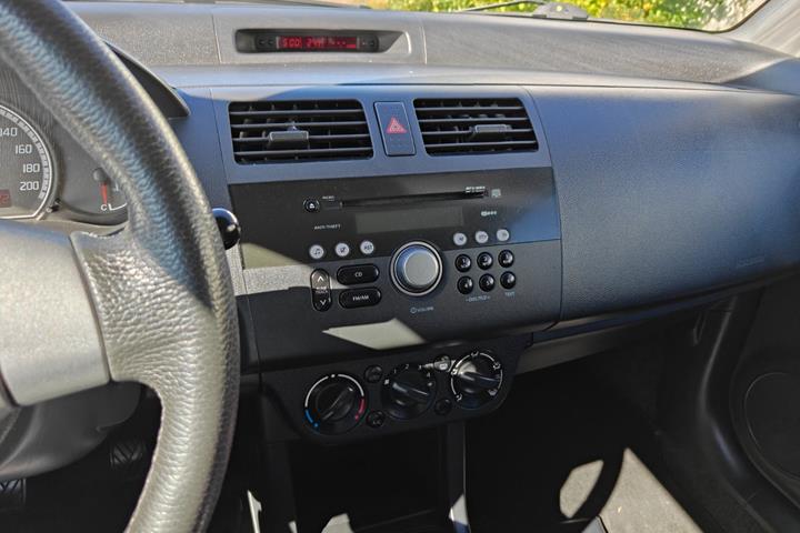 Gul Suzuki Swift fra 2009