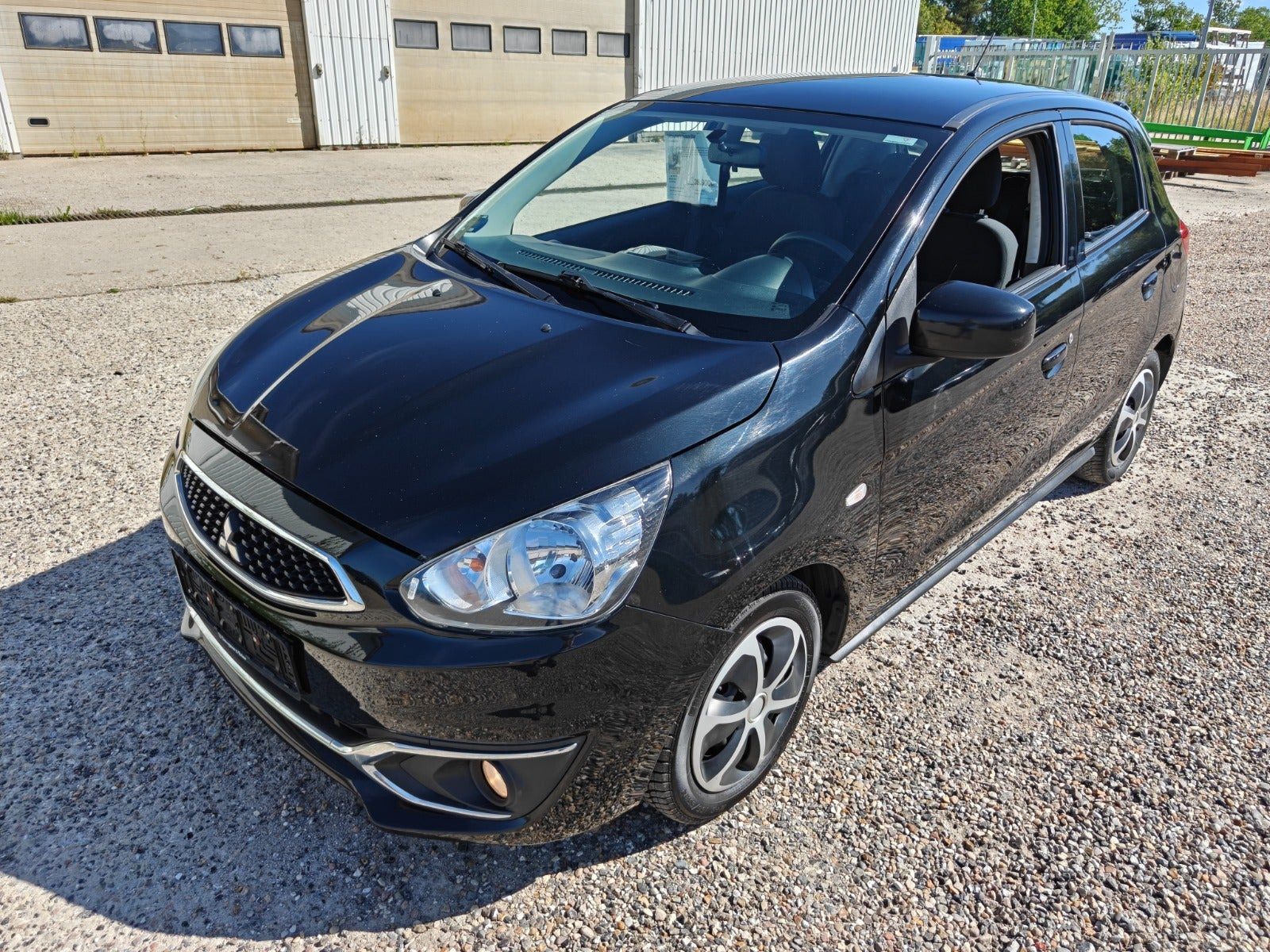 Gul Mitsubishi Space Star fra 2016