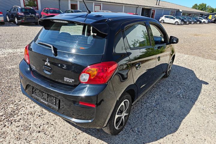 Gul Mitsubishi Space Star fra 2016