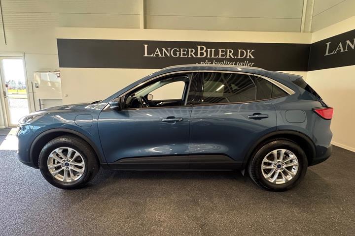 Blå Ford Kuga fra 2023