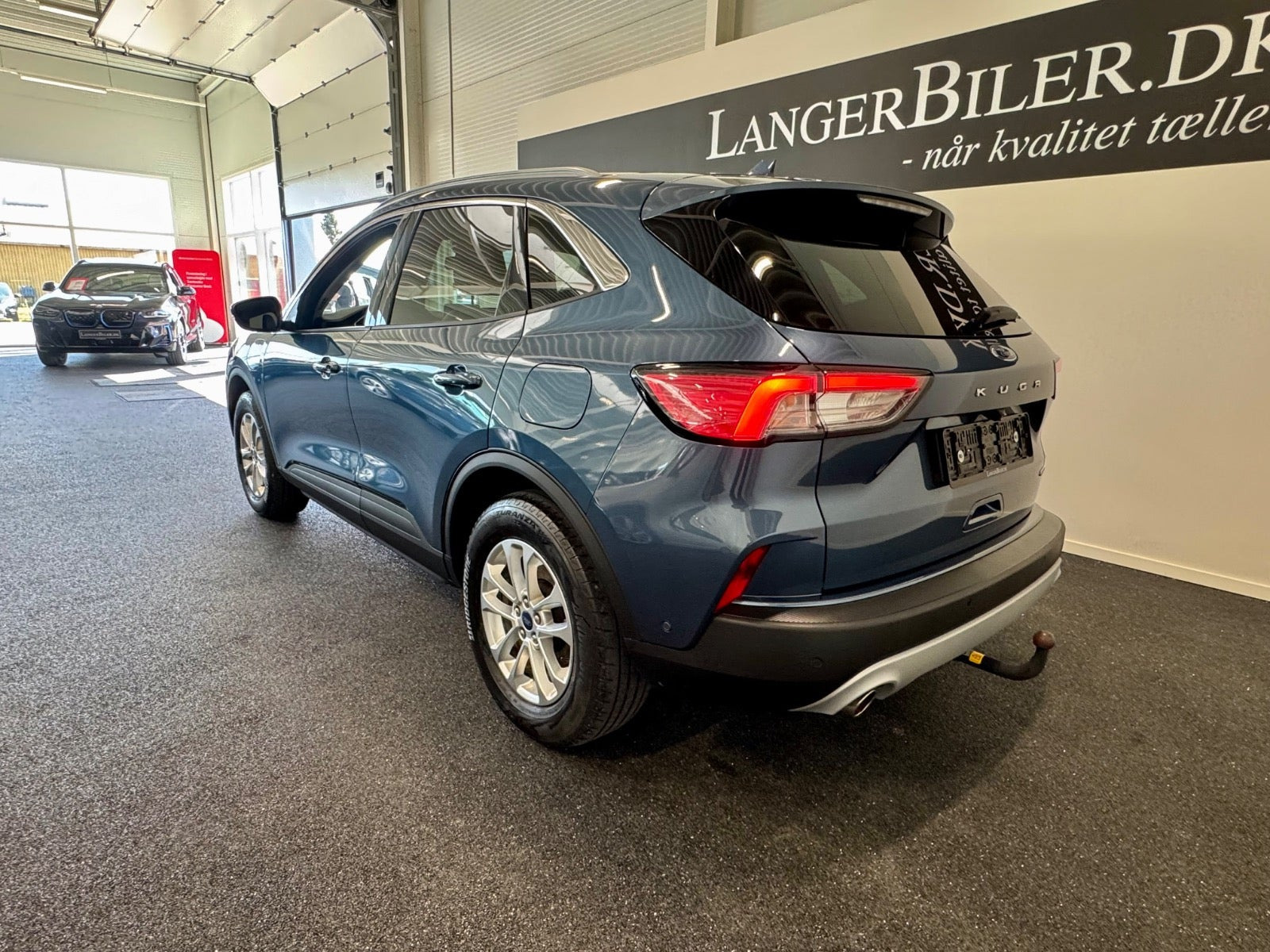 Blå Ford Kuga fra 2023