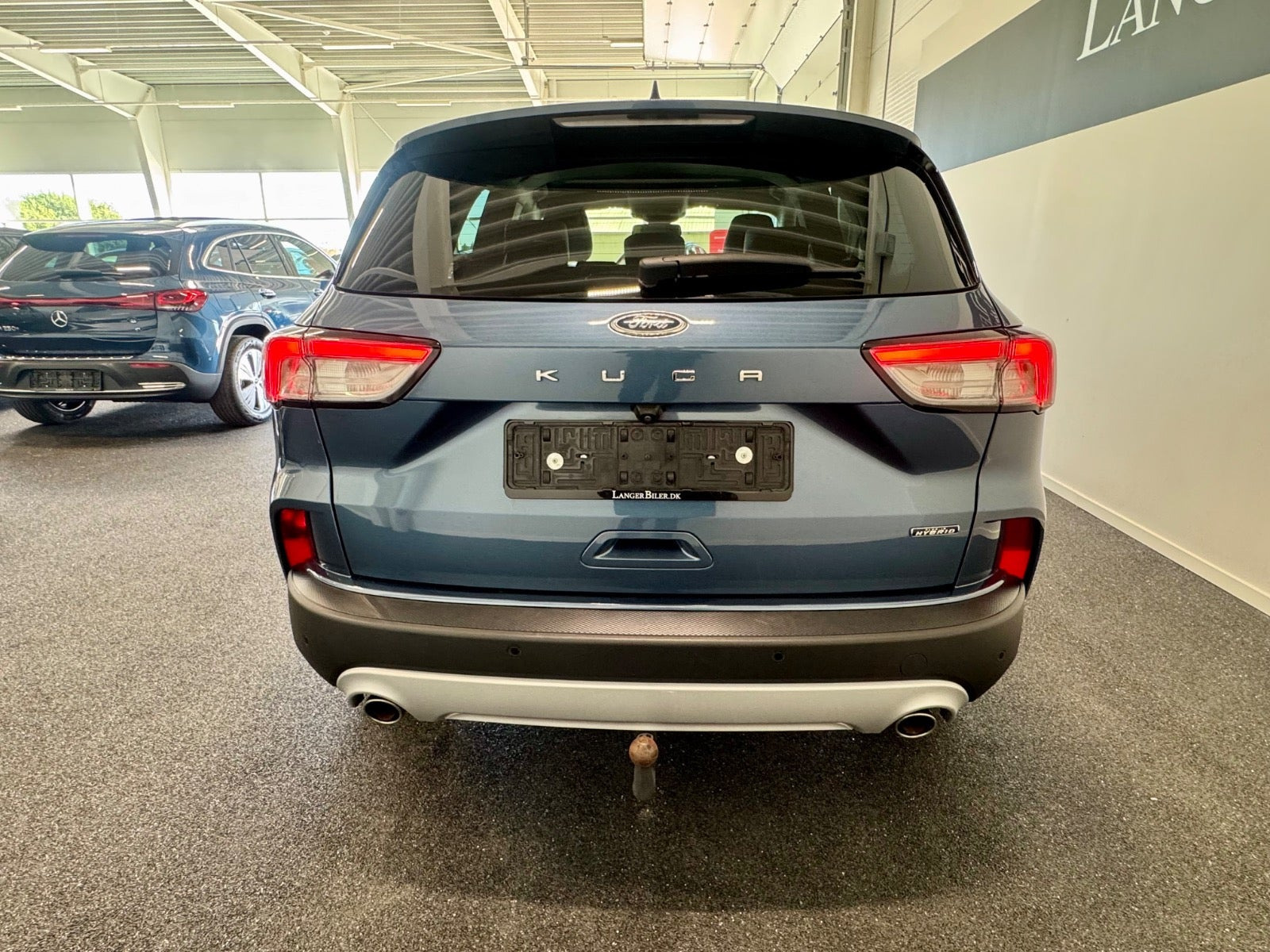 Blå Ford Kuga fra 2023