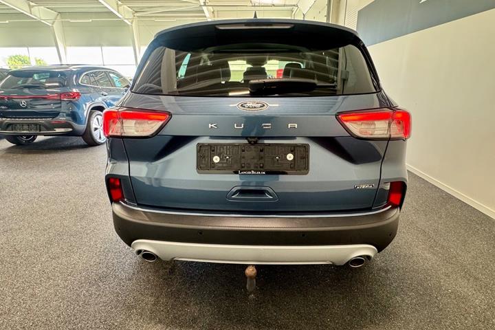 Blå Ford Kuga fra 2023