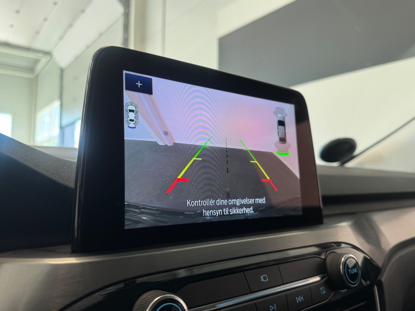 Blå Ford Kuga fra 2023