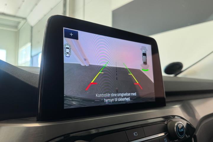 Blå Ford Kuga fra 2023