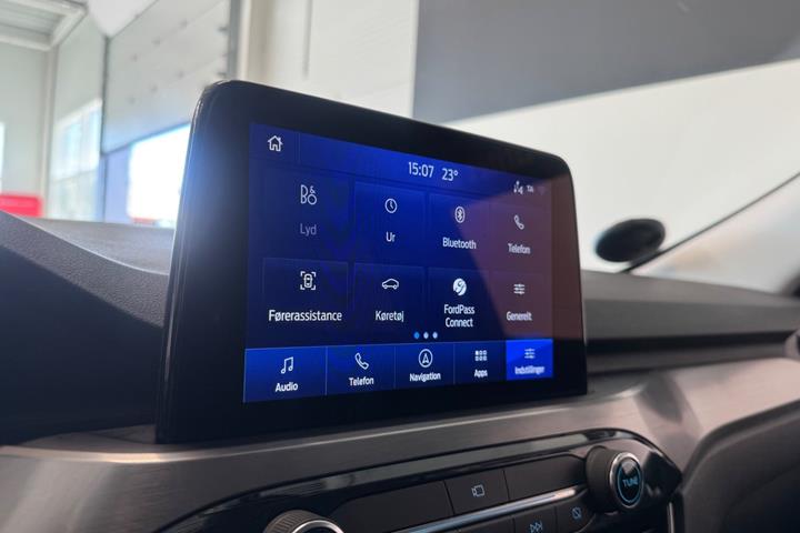 Blå Ford Kuga fra 2023