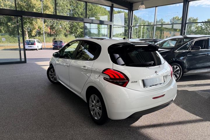undefined Peugeot 208 fra 2016