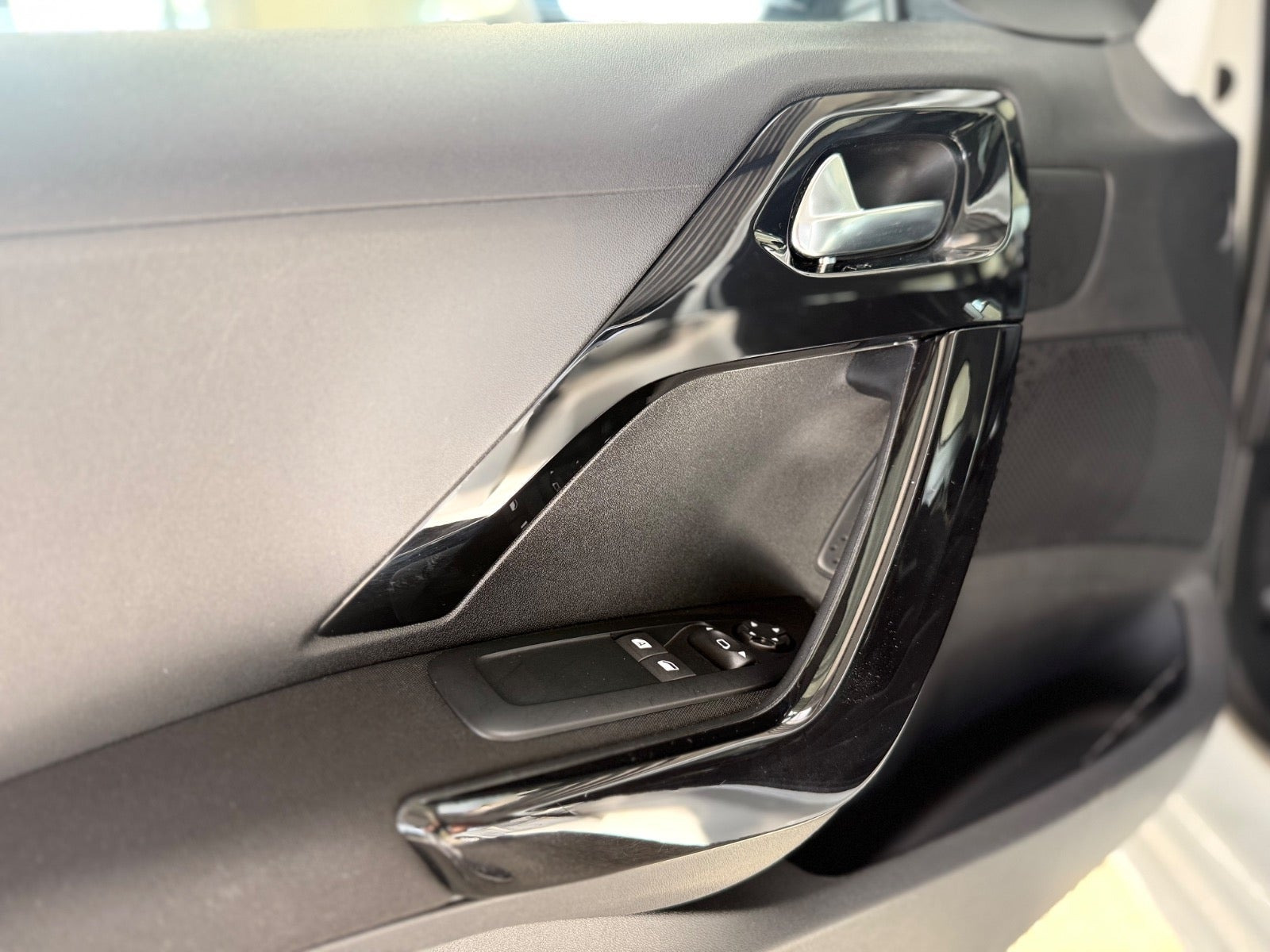 undefined Peugeot 208 fra 2016