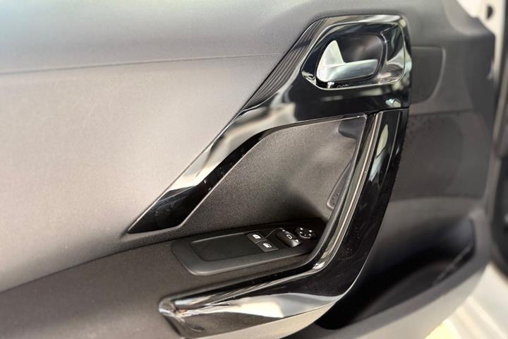 undefined Peugeot 208 fra 2016