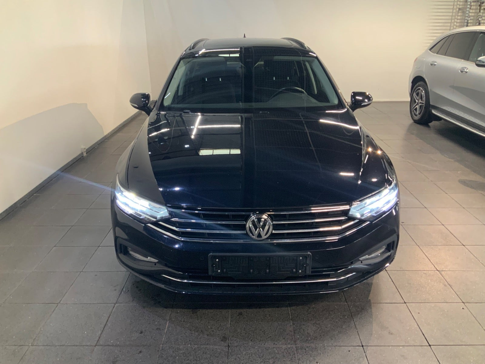 Sort VW Passat fra 2020