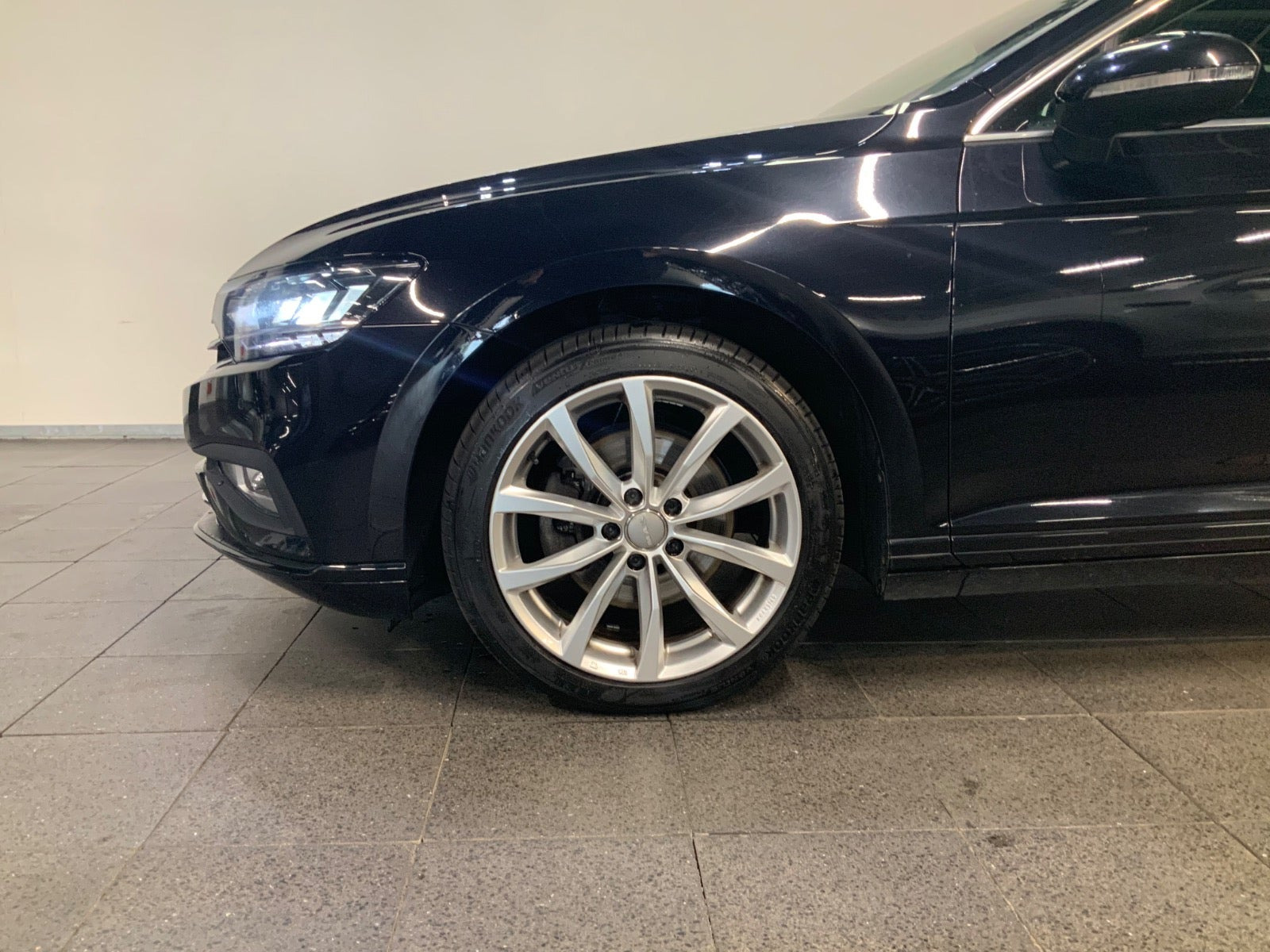 Sort VW Passat fra 2020