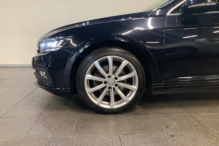 Sort VW Passat fra 2020
