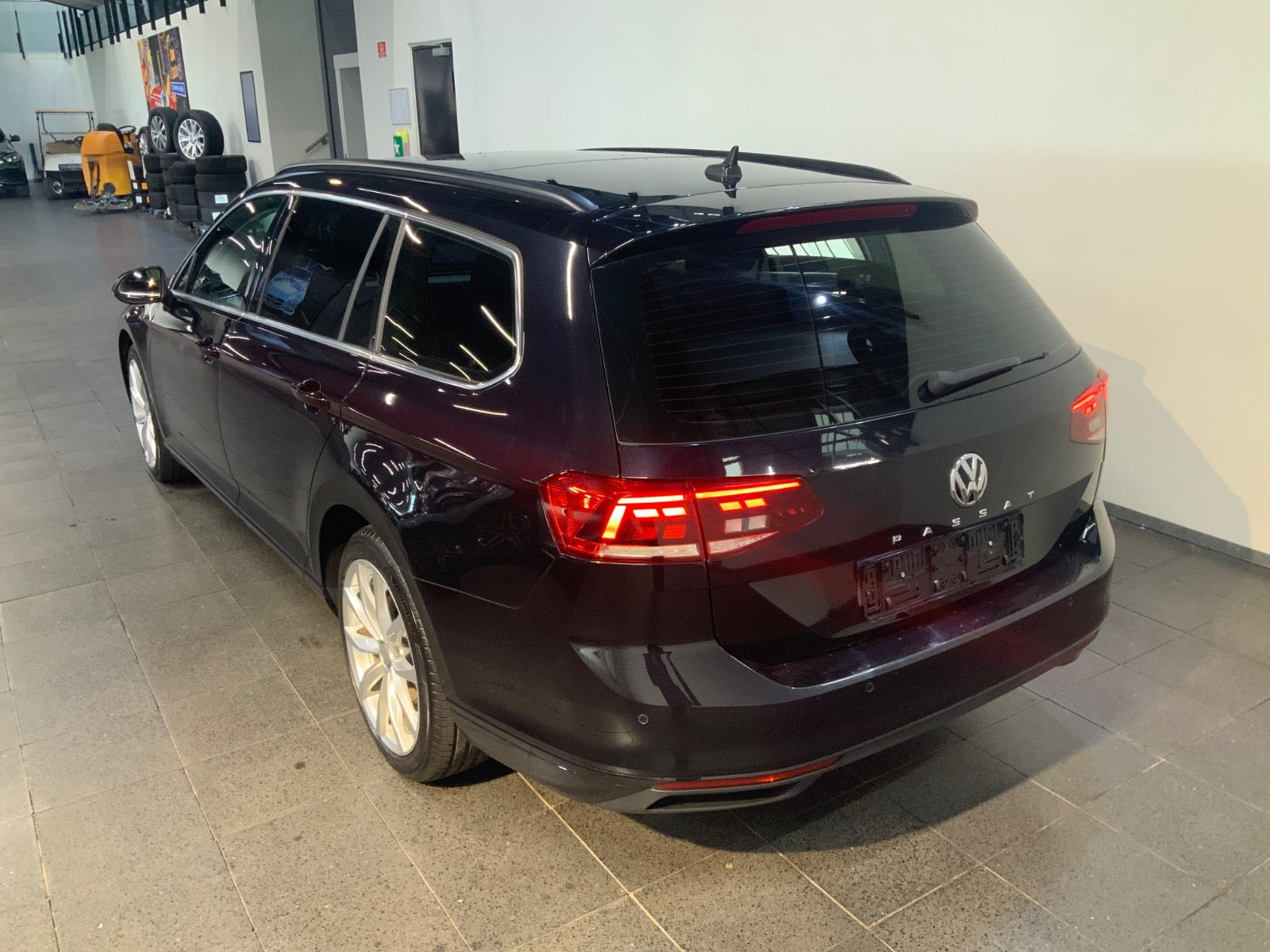 Sort VW Passat fra 2020