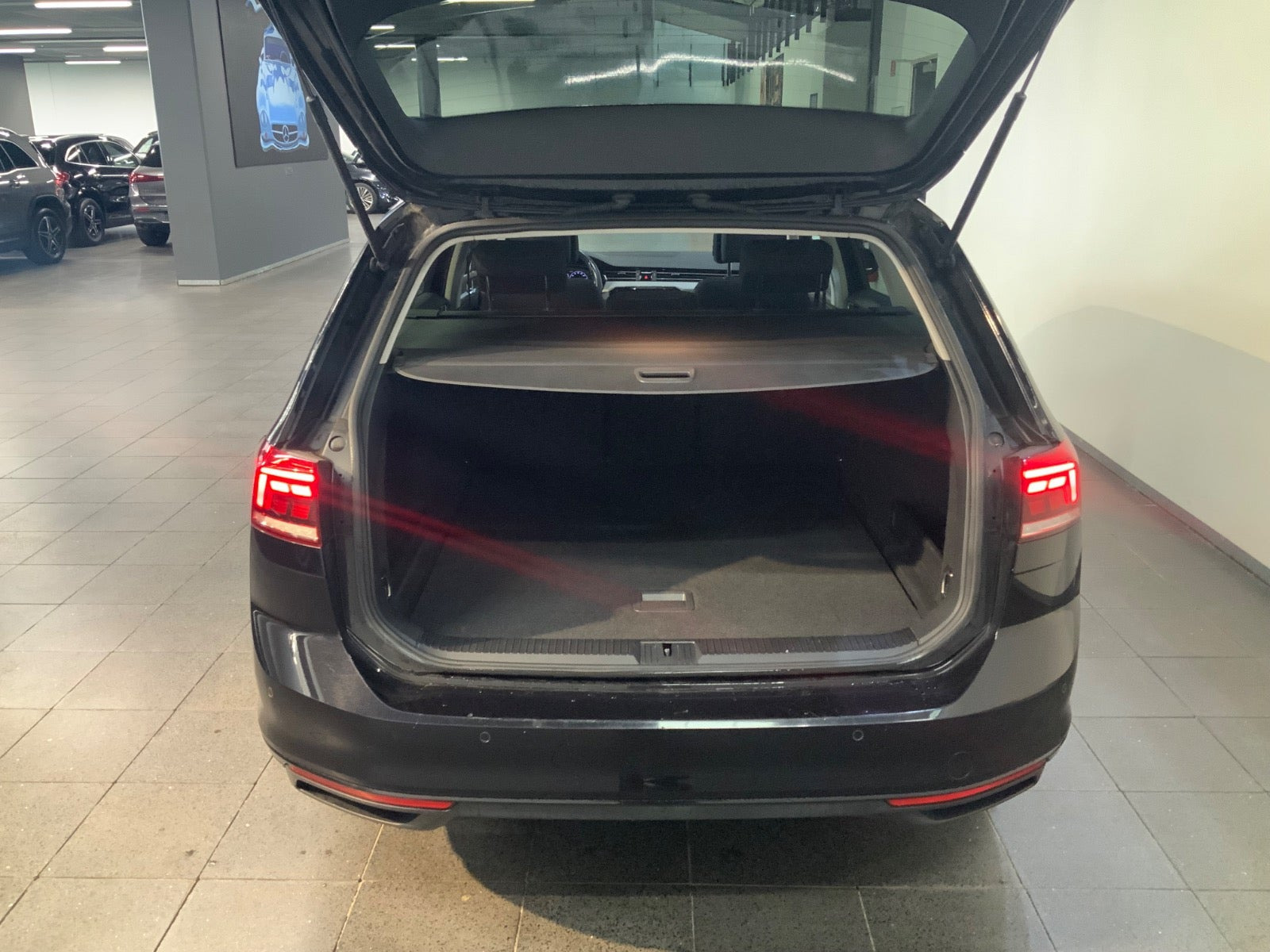 Sort VW Passat fra 2020