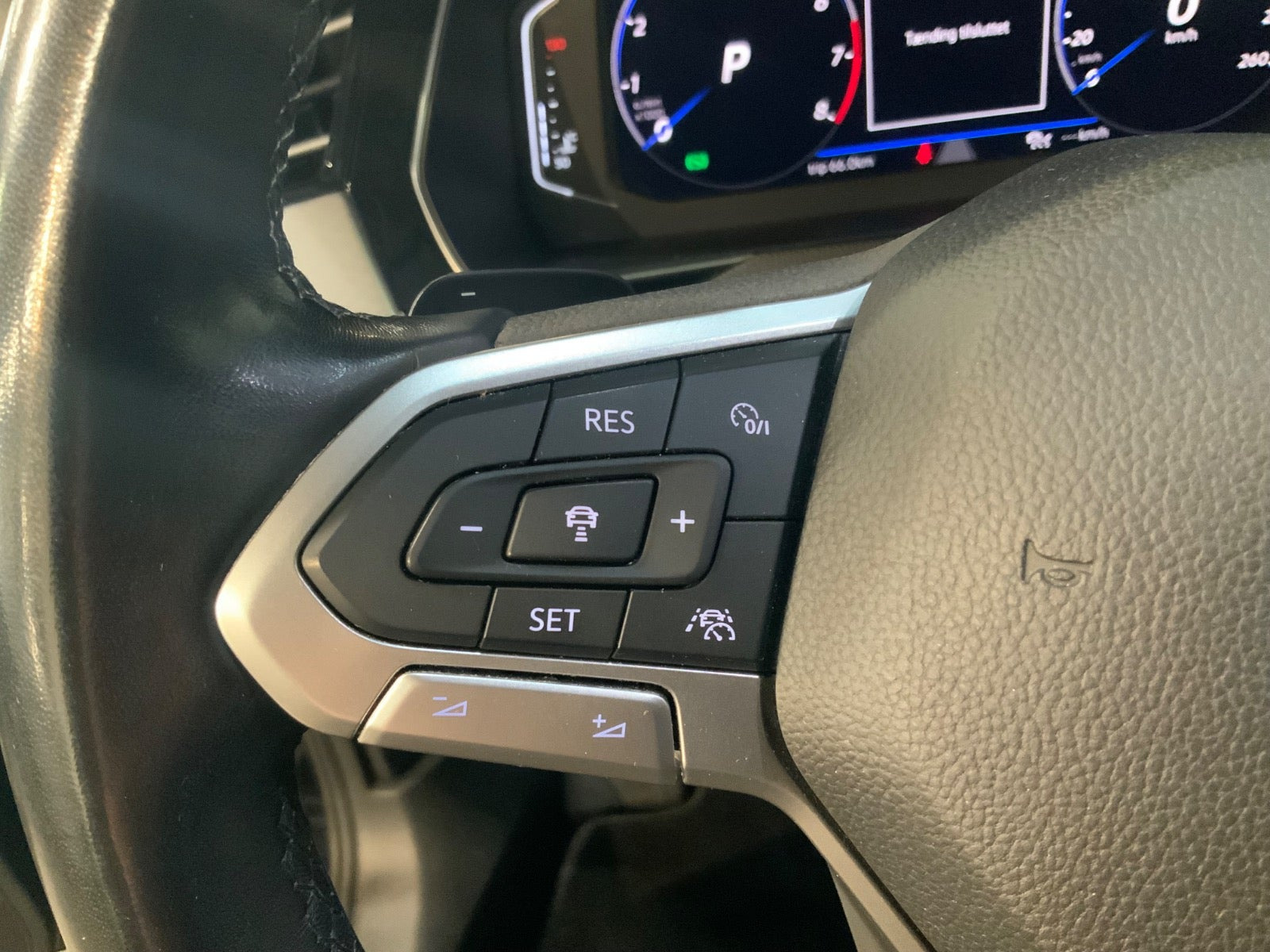 Sort VW Passat fra 2020
