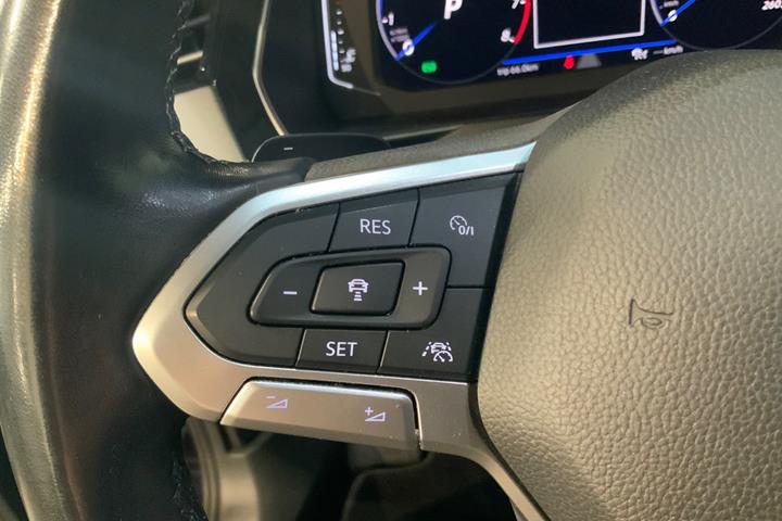 Sort VW Passat fra 2020