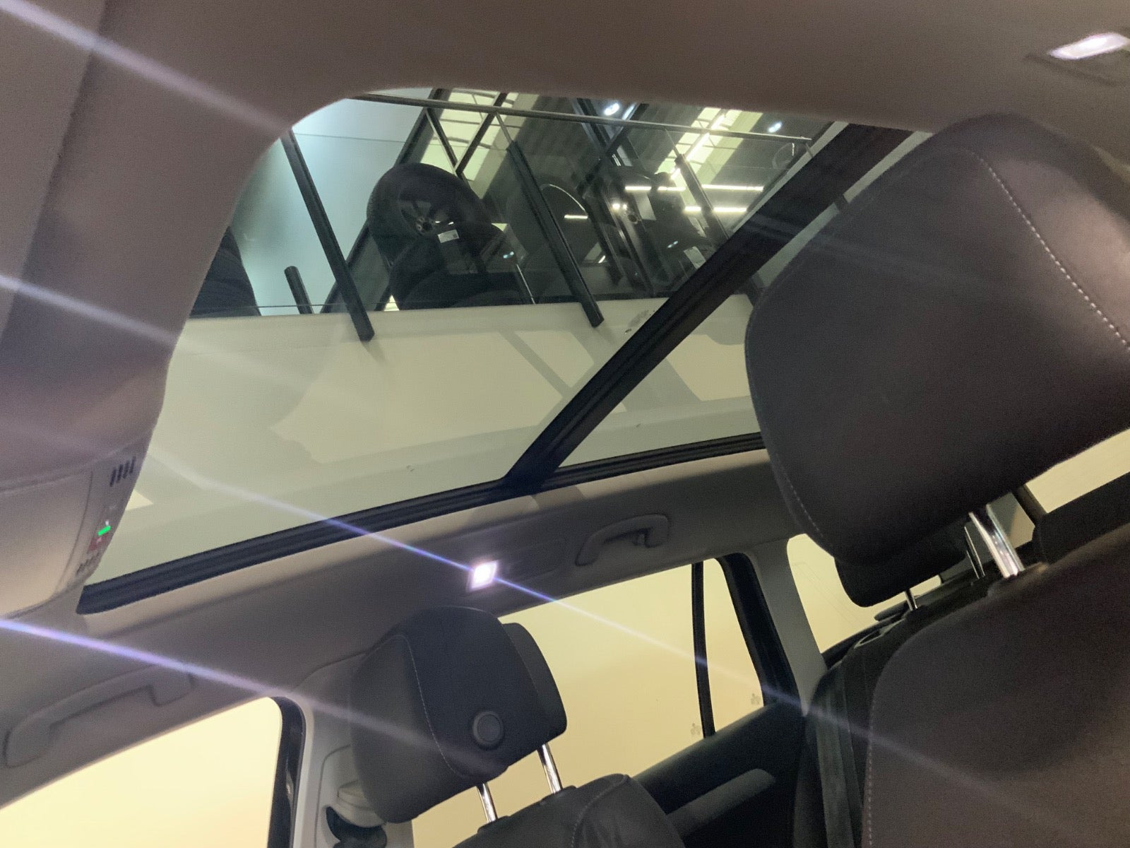 Sort VW Passat fra 2020