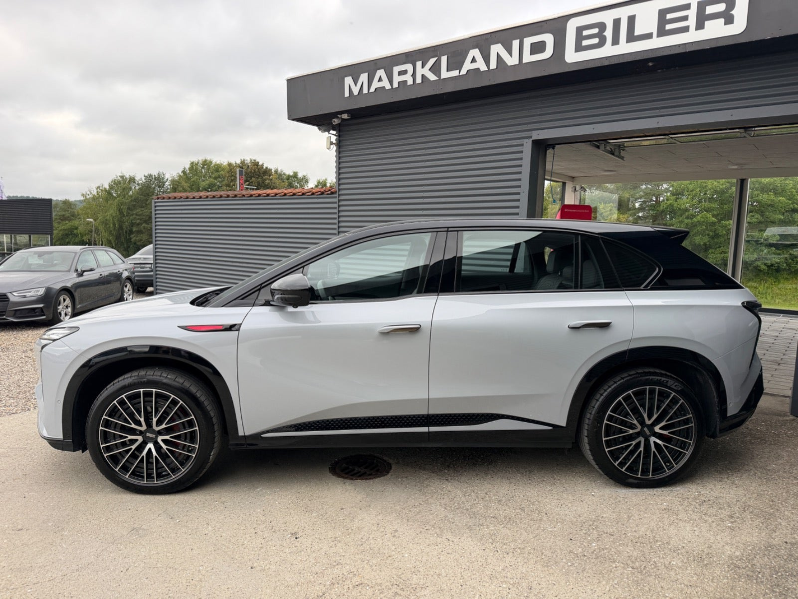 Grå Hongqi EHS7 fra 2025