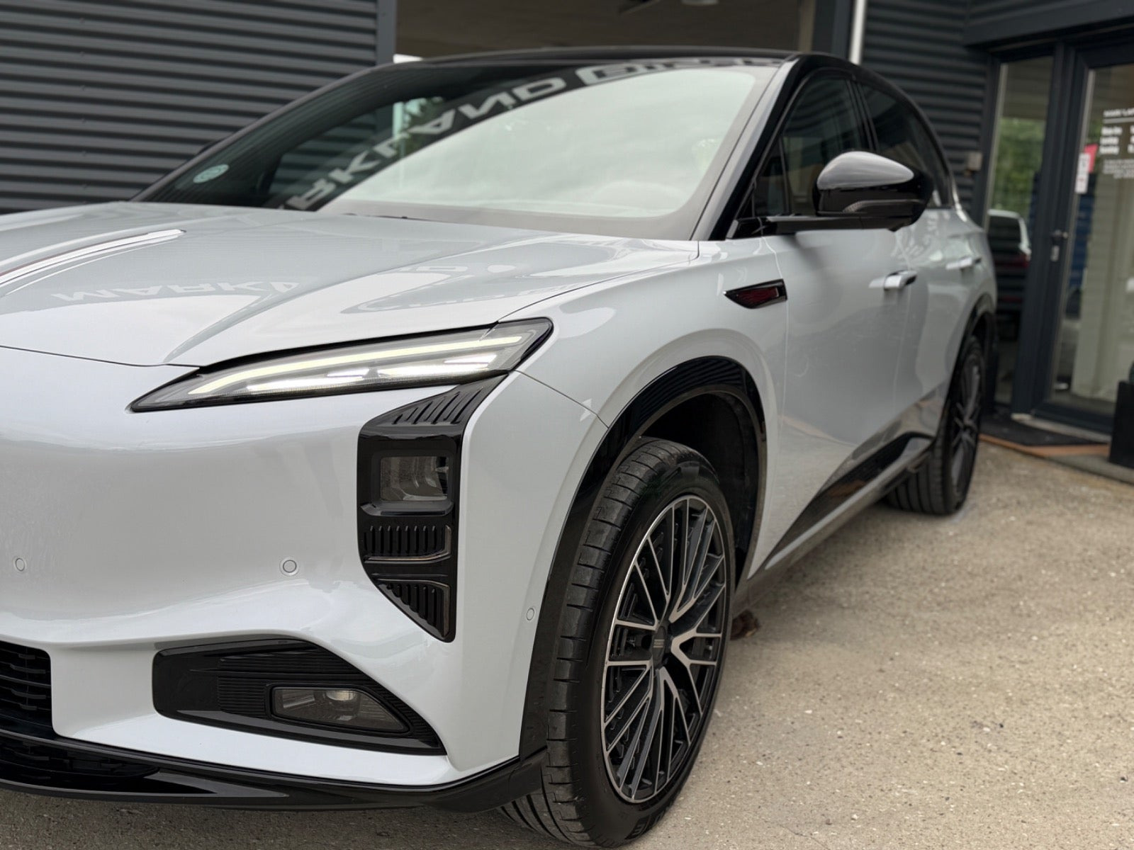 Grå Hongqi EHS7 fra 2025