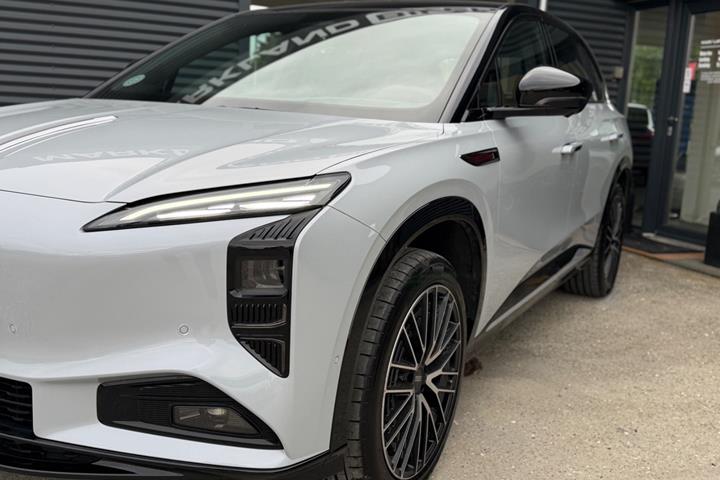 Grå Hongqi EHS7 fra 2025