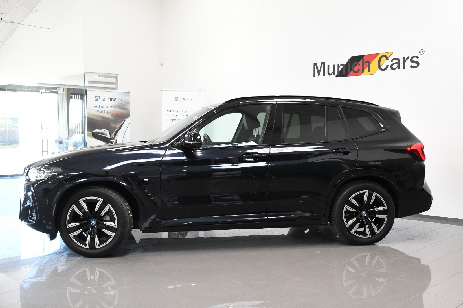 Sort BMW iX3 fra 2024