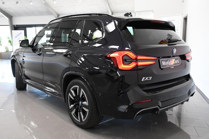 Sort BMW iX3 fra 2024