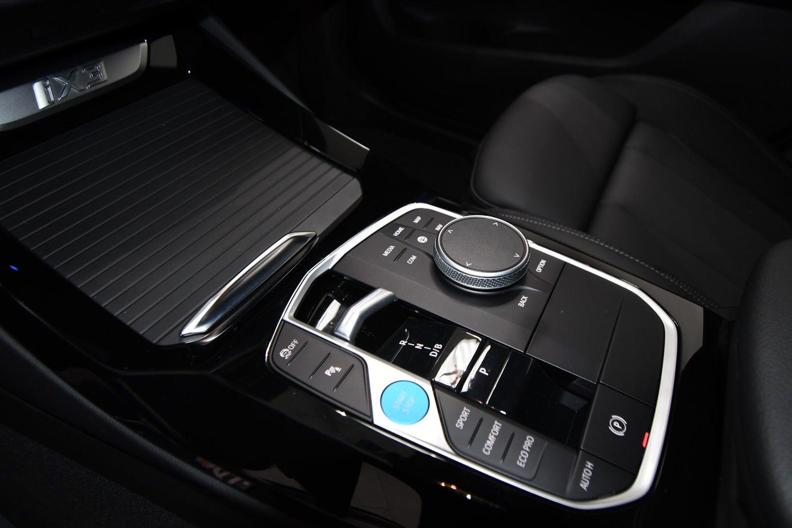 Sort BMW iX3 fra 2024