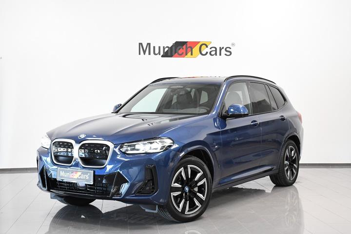 Blå BMW iX3 fra 2024