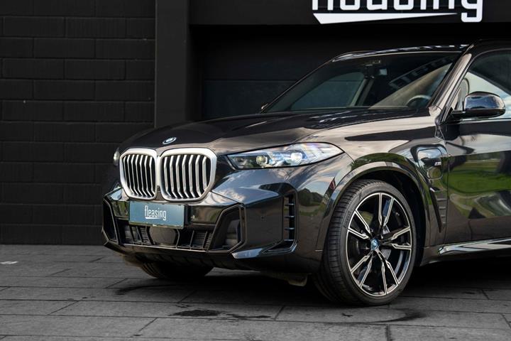 Sort BMW X5 fra 2025