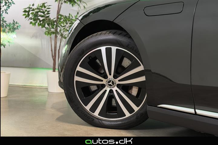 Hvid Mercedes EQE350+ fra 2022
