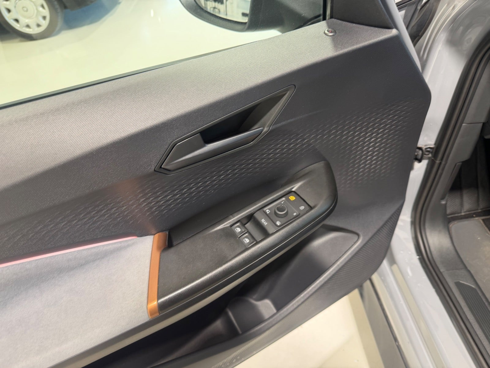 Grå Cupra Born fra 2024