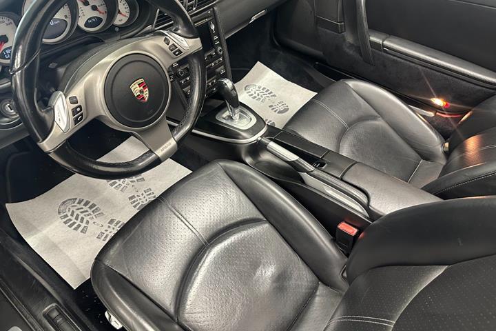 Sort Porsche 911 Carrera 4S fra 2009