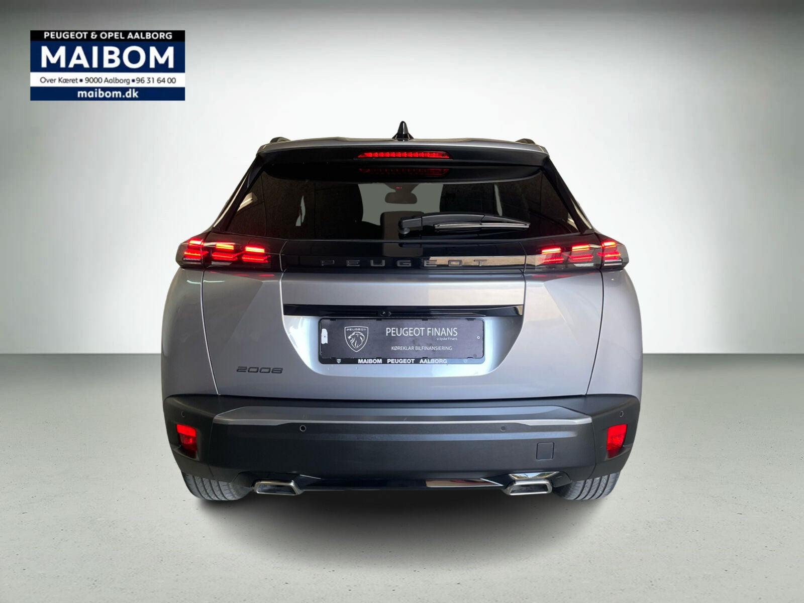 Grå Peugeot 2008 fra 2023