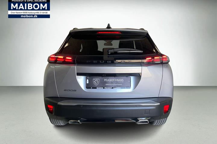 Grå Peugeot 2008 fra 2023
