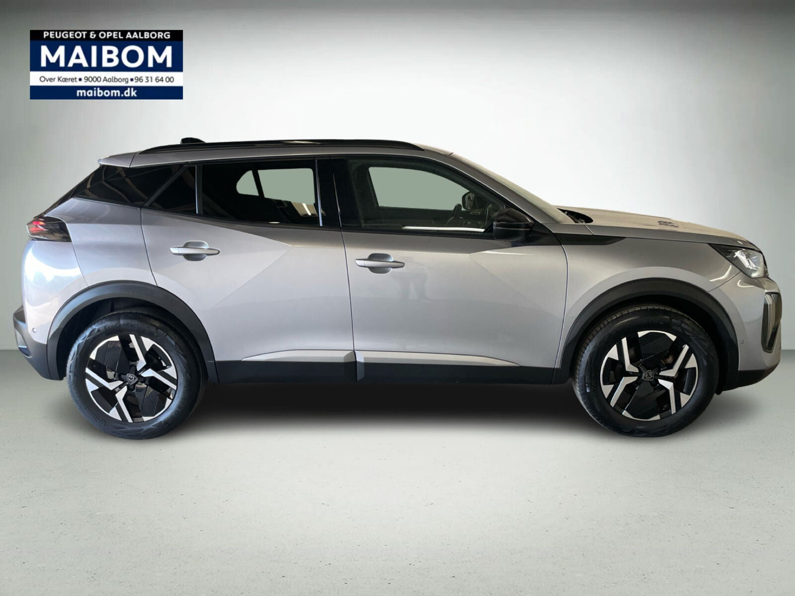 Grå Peugeot 2008 fra 2023