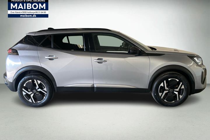 Grå Peugeot 2008 fra 2023