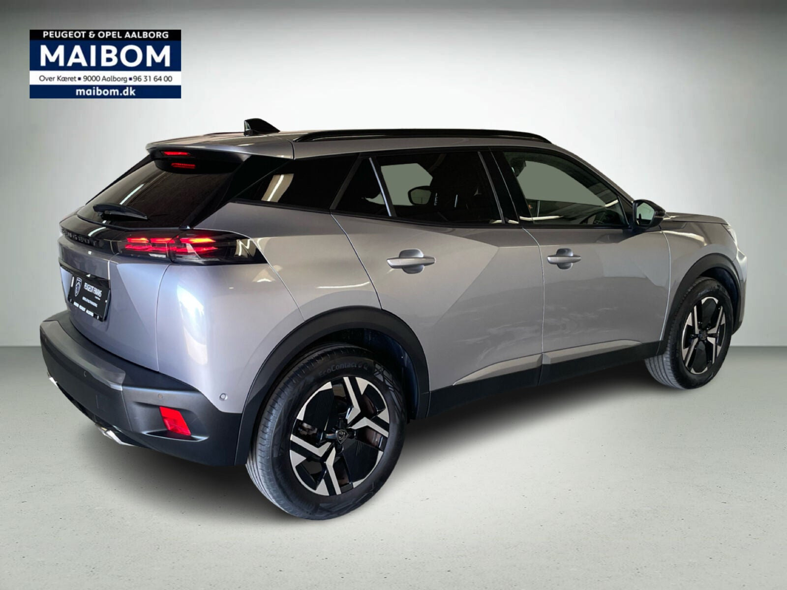 Grå Peugeot 2008 fra 2023