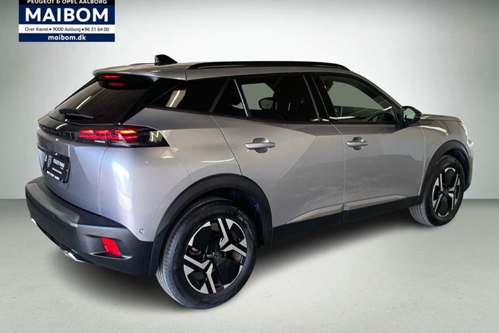 Grå Peugeot 2008 fra 2023