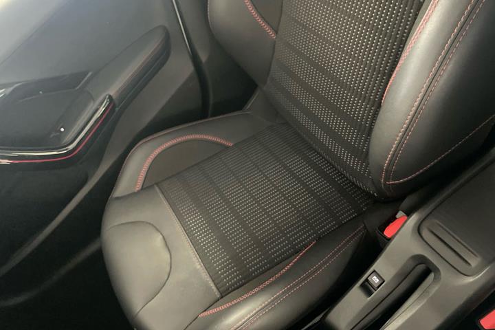 Hvid Peugeot 2008 fra 2019